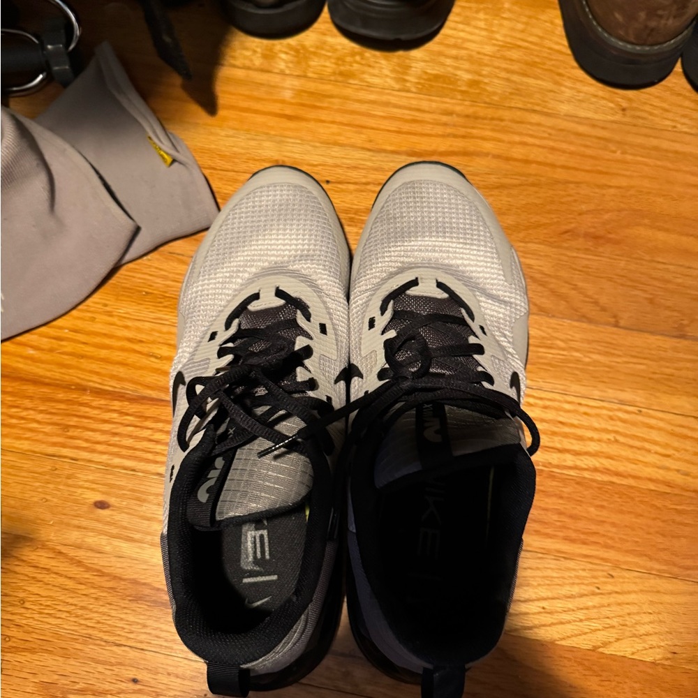 Nike Men's Black and gray Athletic Shoes wide worn twice - Picture 3 of 3